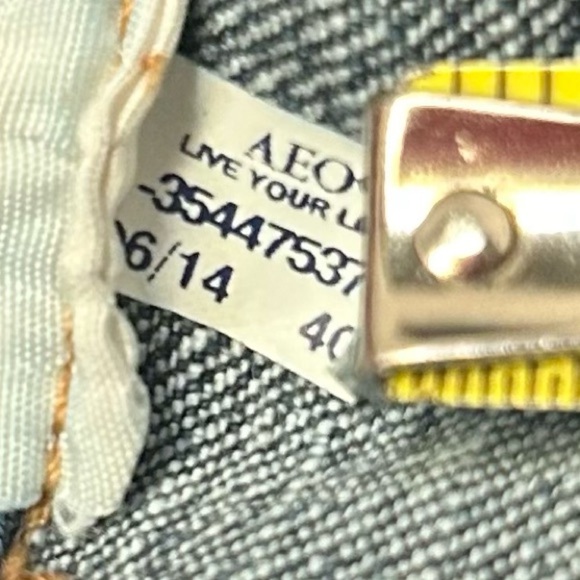 American Eagle Sky High Shortie Cuffed Raw Hem Shorts Size 12 *Run Small 8 - Picture 7 of 16